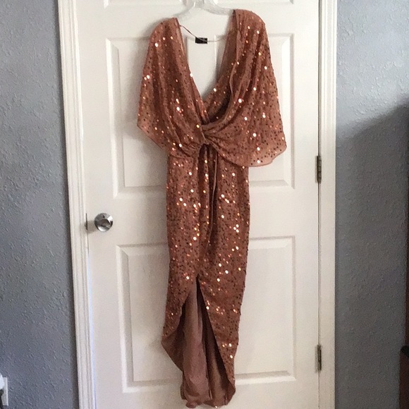 🔥🔥TAKE 50% OFF LIST PRICE 🔥🔥.   SOSO.                        SEQUINED DRESS - Picture 7 of 9